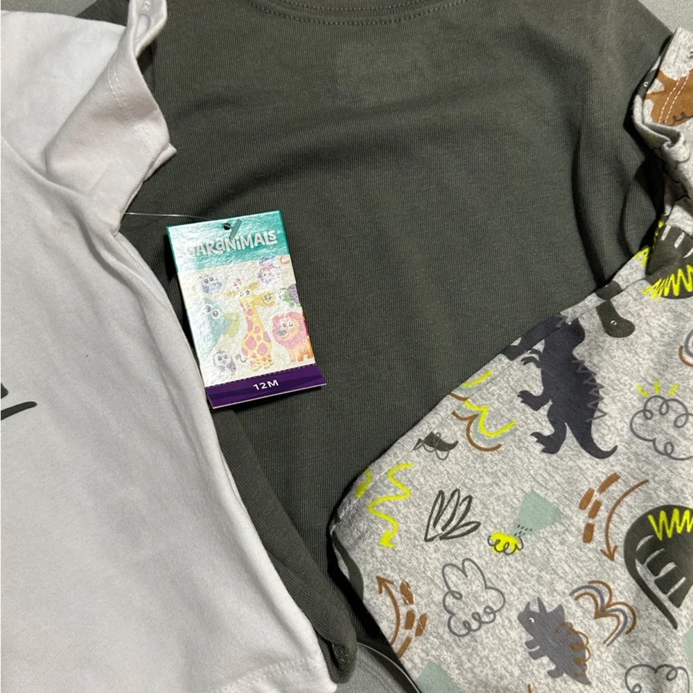 Garanimals boys 12 months dinosaur themed short sleeve t-shirts. Set of 3 - Picture 3 of 6